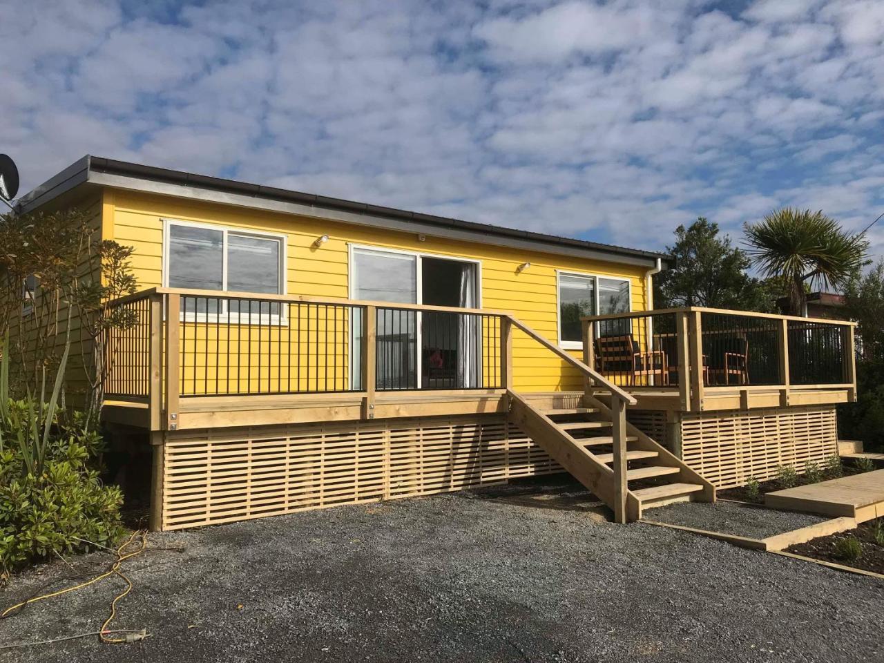 The Yellow House Kaka Point Exterior photo